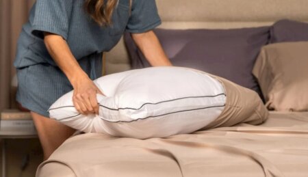 Kimyəvi vasitələrə pul tökməyin: Yastıqdakı bakteriya və qoxunu yox edən təbii çarə