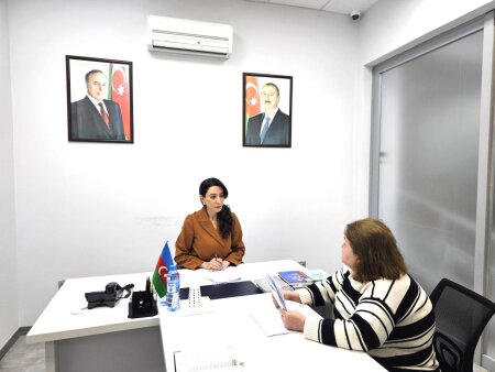 Ombudsman Səbinə Əliyeva vətəndaşları qəbul edib