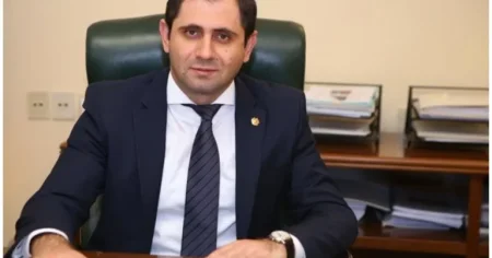 Papikyan Gürcüstanda rəsmi səfərdədir