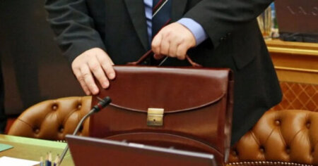 Rusiyalı diplomat ölkədən qovulur – ŞOK QƏRAR