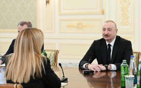 İlham Əliyev Meloni ilə geniş tərkibdə görüşdü