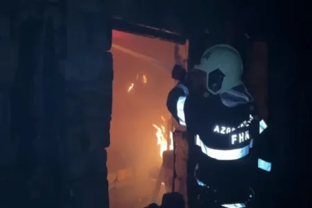 Bakı-Sumqayıt yolunda bitişik obyektlərdə yanğın olub - VİDEO