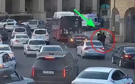 Yol polisi skuterçini qəzadan xilas etdi - VİDEO