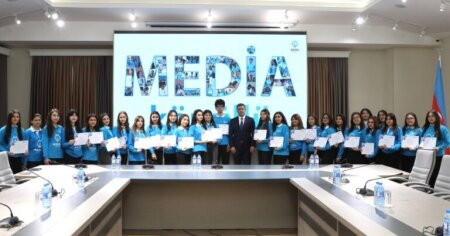 Medianın İnkişafı Agentliyində məzun könüllülər və növbəti proqramın iştirakçıları ilə görüş keçirilib - FOTO