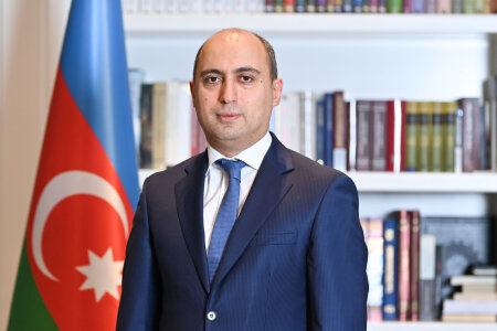Emin Əmrullayevdən müəllimlərə ŞAD XƏBƏR