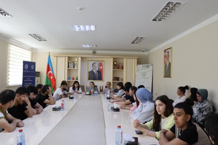 Ombudsmanın nümayəndəsi əlilliyi olan şəxslərin hüquqlarına həsr olunmuş maarifləndirici tədbirdə iştirak edib