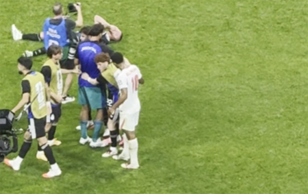 Final fitindən sonra argentinalı futbolçuya şillə vurdu - Video