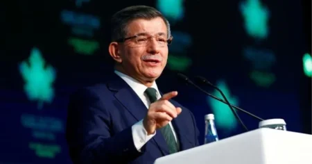 Davudoğlu SİYASƏTDƏN getdi