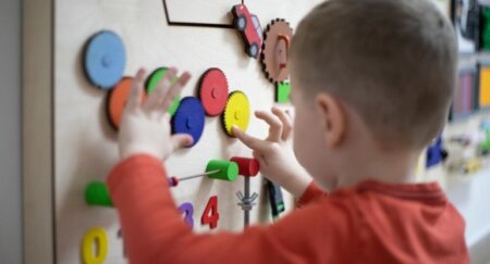 Azərbaycanda autizm diaqnozu qoyulan uşaqların sayı iki dəfədən çox artıb - Səbəb nədir?