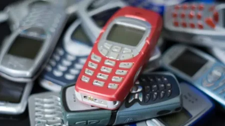 "Nokia" telefon satmadan milyardlar qazanır