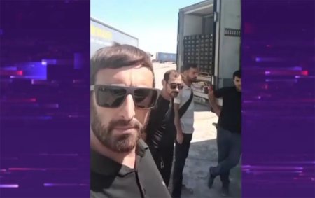 Azərbaycanlı sürücülər sərhəddə qalıblar - 100 minlik məhsul xarab oldu - Video