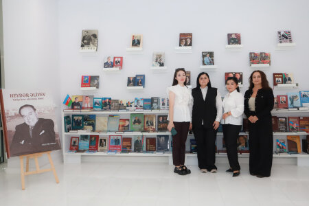 Qazaxıstanlı tədqiqatçılar MEK-in zəngin fondu ilə tanış olublar