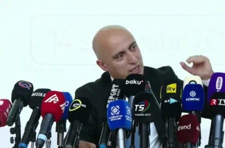 "Uşaqların adı məktəbdədir, özü repetitor yanındadır" - Emin Əmrullayev
