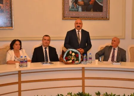 SÖZƏ DƏYƏR VERƏN ŞAİR BƏRADƏR SƏMƏNDƏRLİNİN 60 İLLİK YUBİLEYİ QEYD OLUNDU