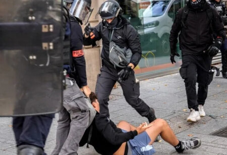 Fransada lisey şagirdi polis tərəfindən açılan atəşdən sonra bir gözünü itirdi
