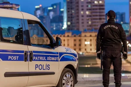 Bir ailənin üç üzvü bıçaqlandı, ana öldü - Oğul saxlanılıb