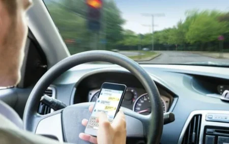 Bu halda sükan arxasında telefon işlədənlər cərimələnəcək-Yeni qayda