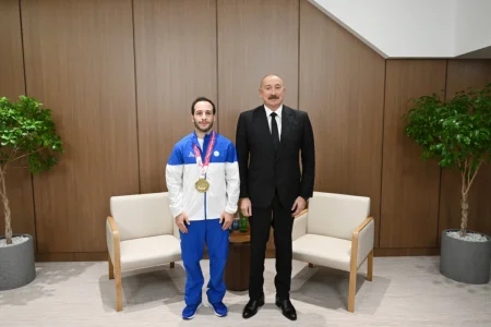 Prezident qızıl medal qazanan azərbaycanlı idmançı Əhməd Yusifovla GÖRÜŞÜB